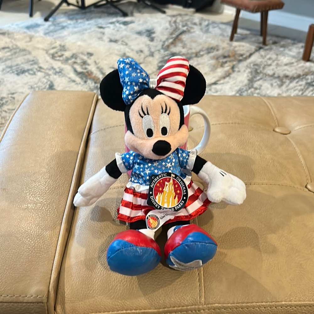 Disney’s mini Fourth of July 2007 patriotic dressed Minnie mouse